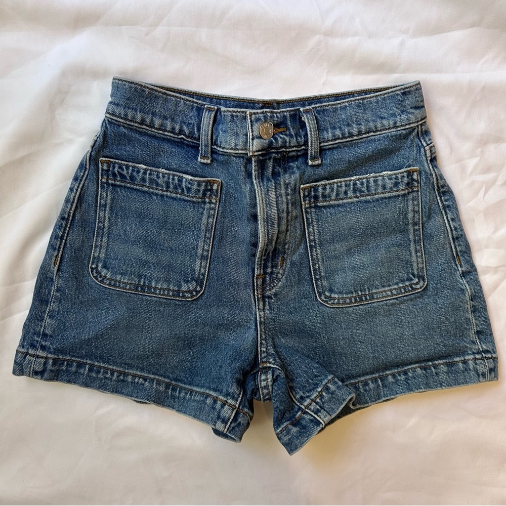 Madewell Women's High-Rise Denim Patch Pocket Shorts in Medium Blue